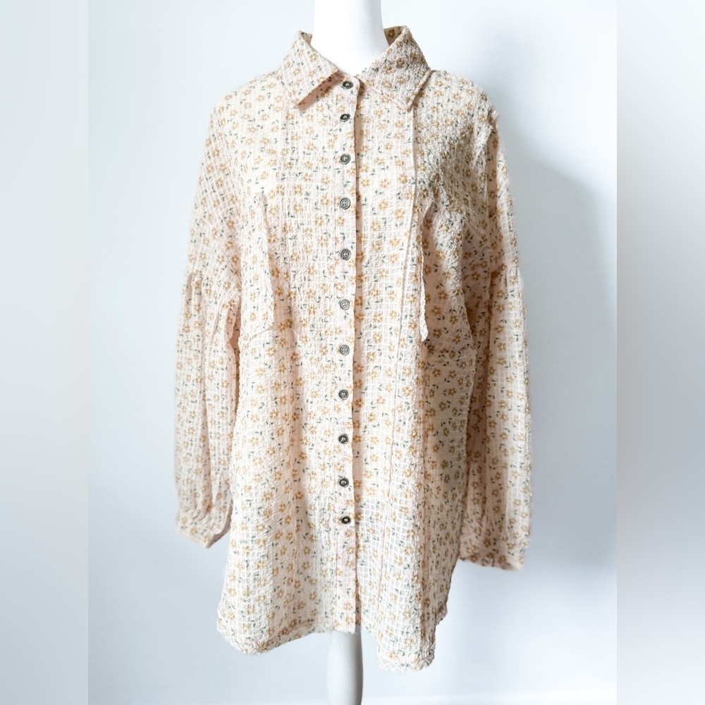 Listicle Floral Button Up